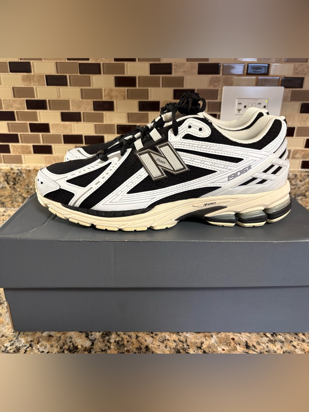 New Men’s New Balance 1906R Black/White/Off White Size 12